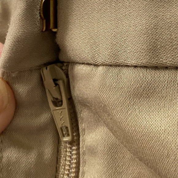 Liz Claiborne Jackie Bermuda Shorts Tan Classic Style Mid Rise Size 10 - Picture 6 of 11